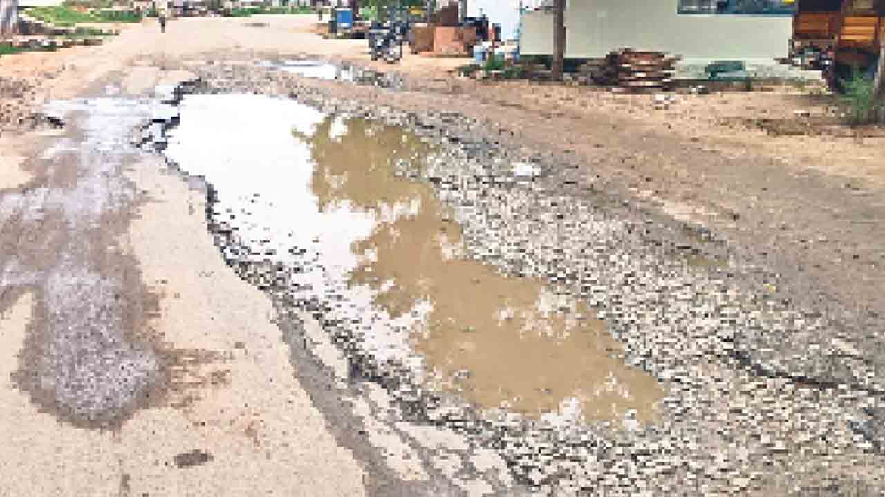 గతుకుల ప్రయాణం