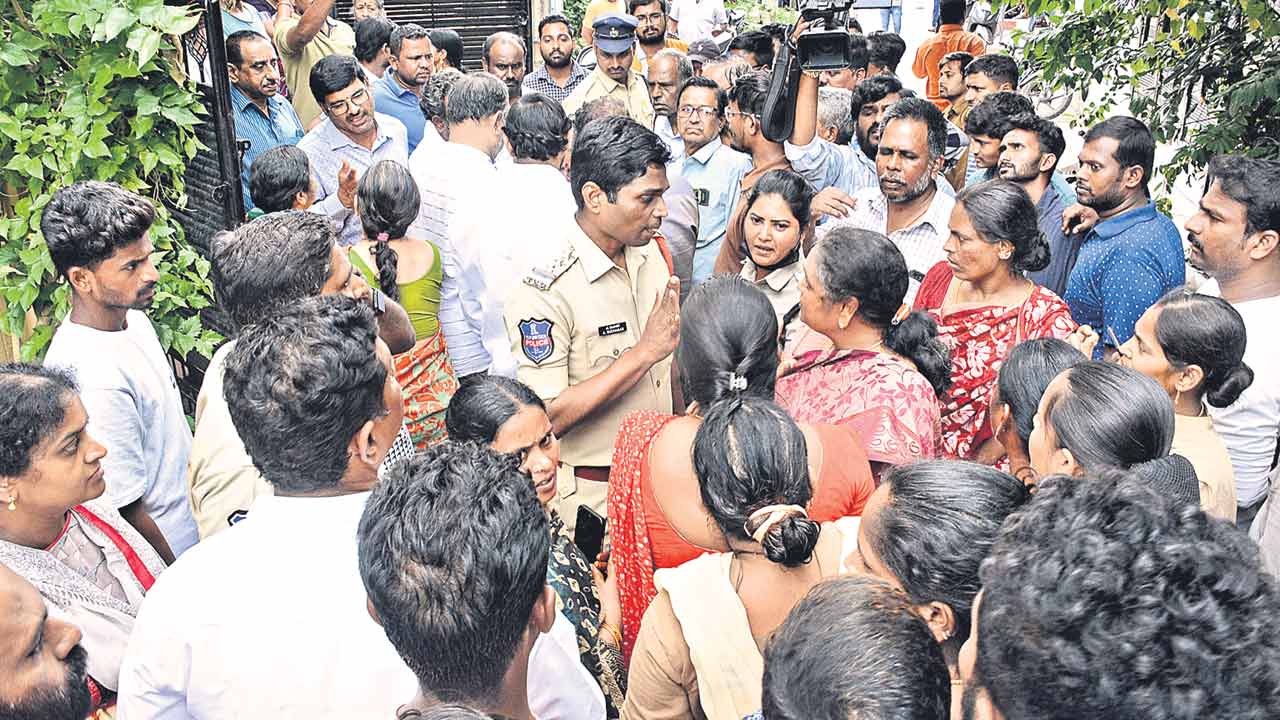 Musi River | వివరాలియ్యం ఖాళీ చెయ్యం.. అధికారులకు తేల్చి చెప్పిన మూసీ నిర్వాసితులు!