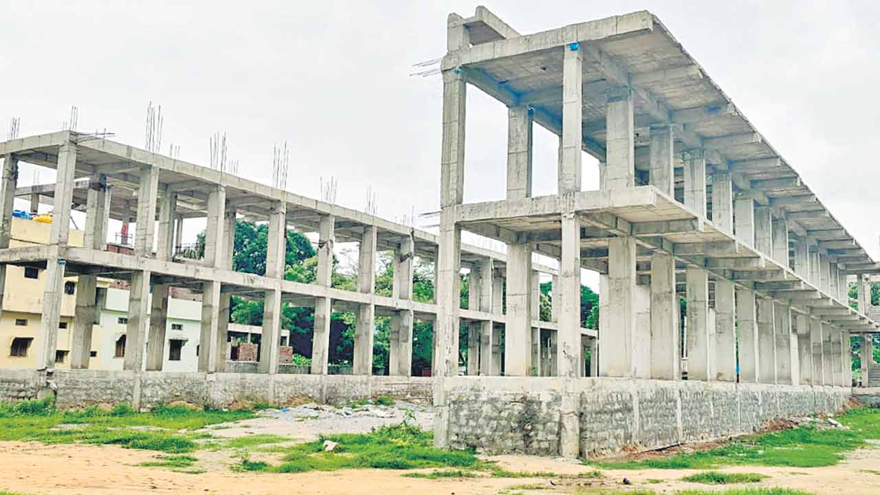 నిధులు లేక.. పనులు జరగక..