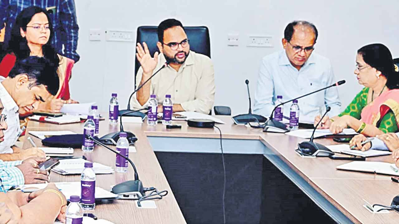 ప్రాణ, ఆస్తి నష్టం కలుగకుండా జాగ్రత్తలు తీసుకోవాలి