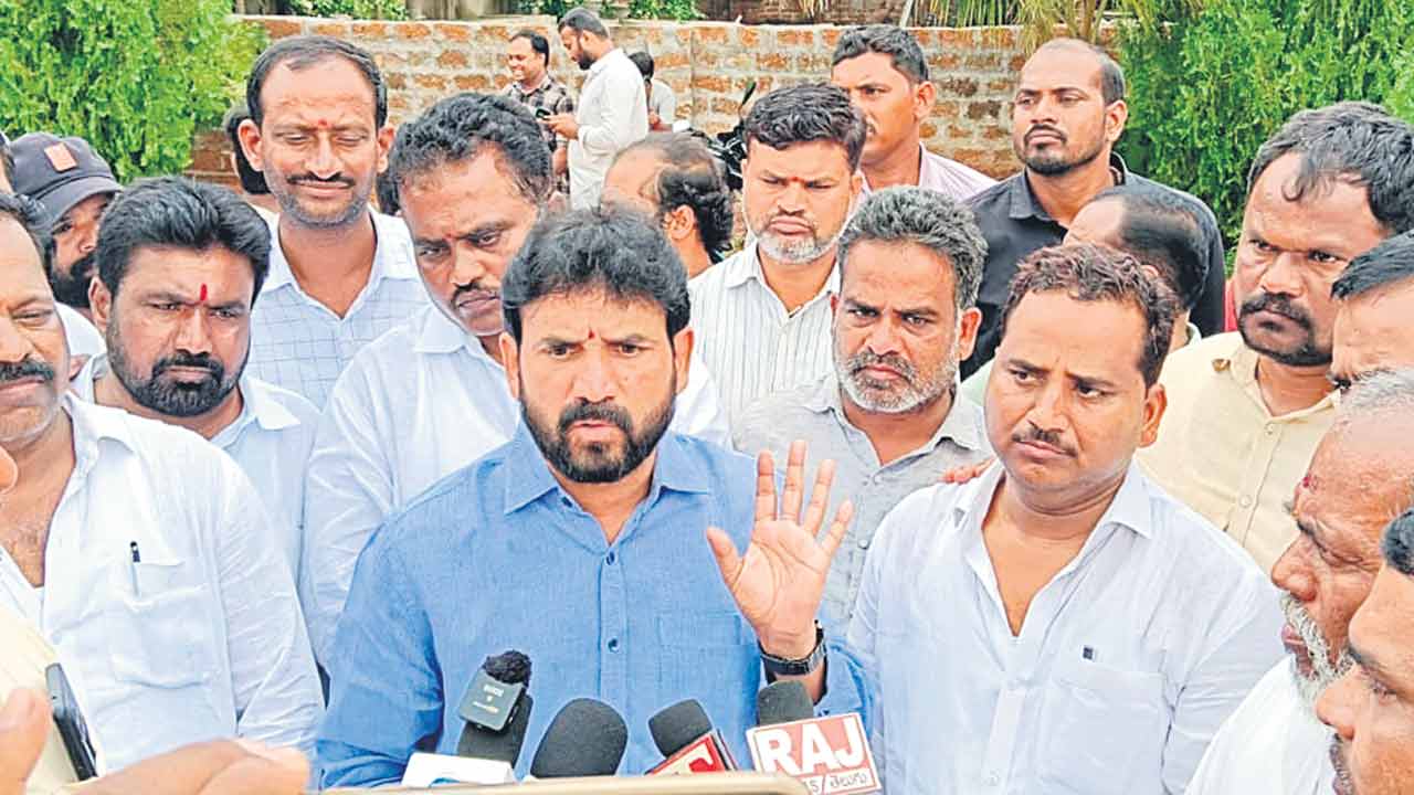 అక్రమ అరెస్ట్‌లపై.. బీఆర్‌ఎస్‌ ఆందోళన