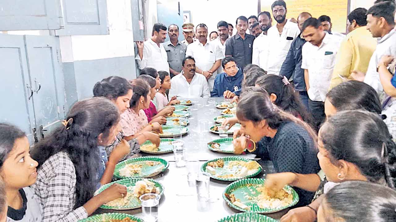 విద్యార్థినులకు అండగా ఉంటాం