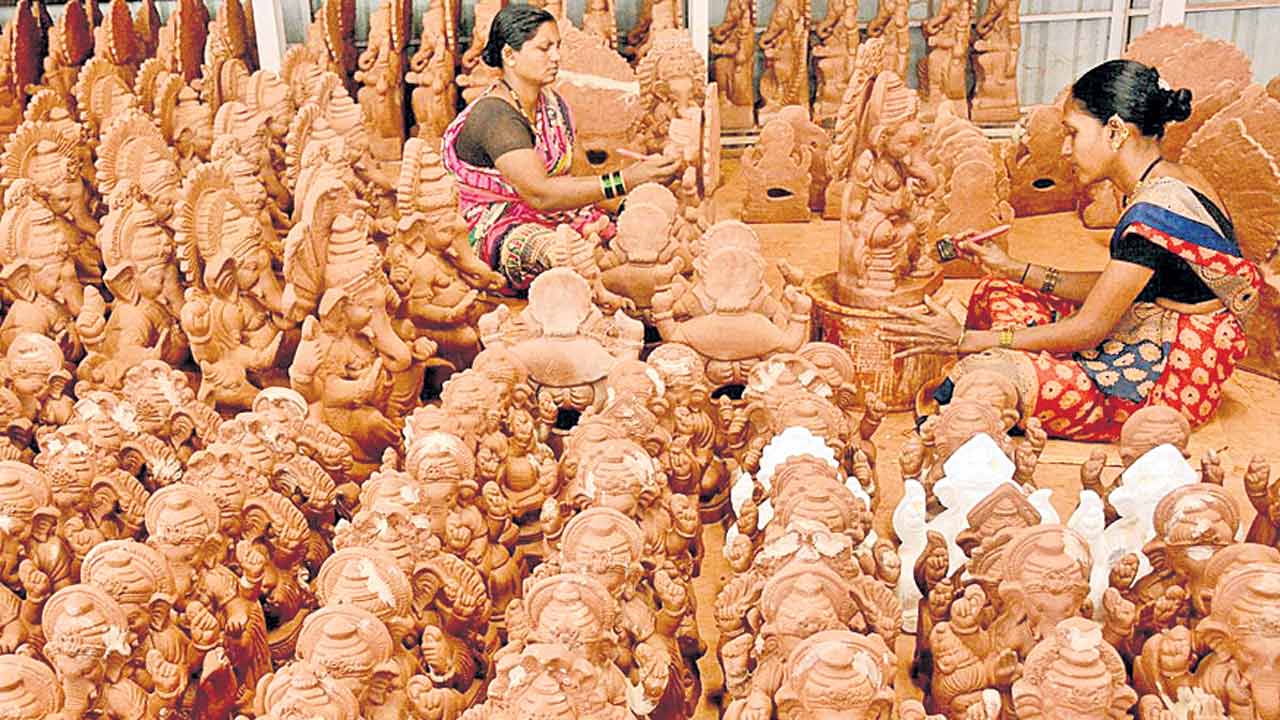 పీవోపీ వద్దు.. మట్టి గణపతే ముద్దు