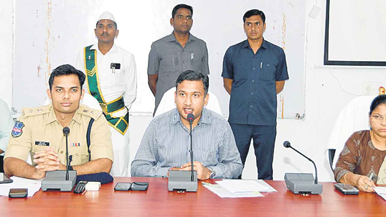 పండుగలను శాంతియుతంగా జరుపుకోవాలి