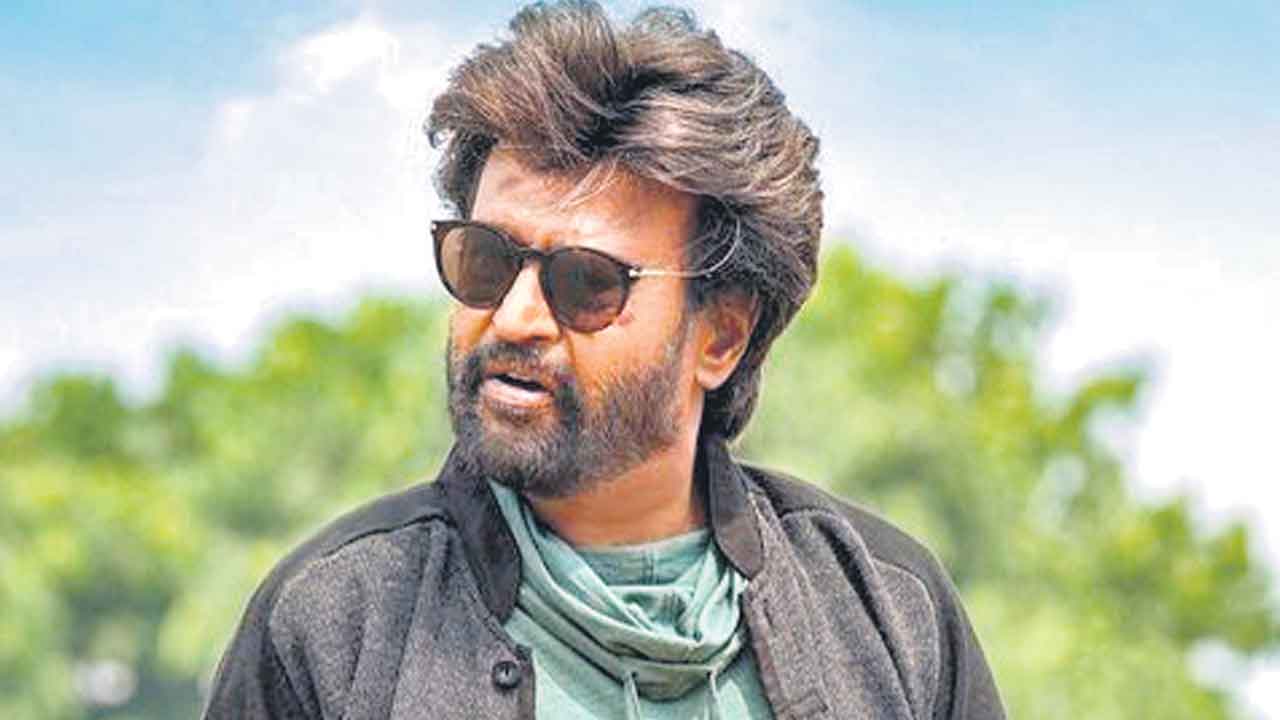 కమర్షియల్‌ పంథాకు భిన్నంగా..