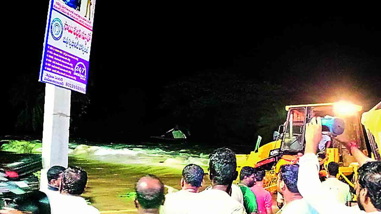 శవాలు రోదిస్తున్నయ్‌..