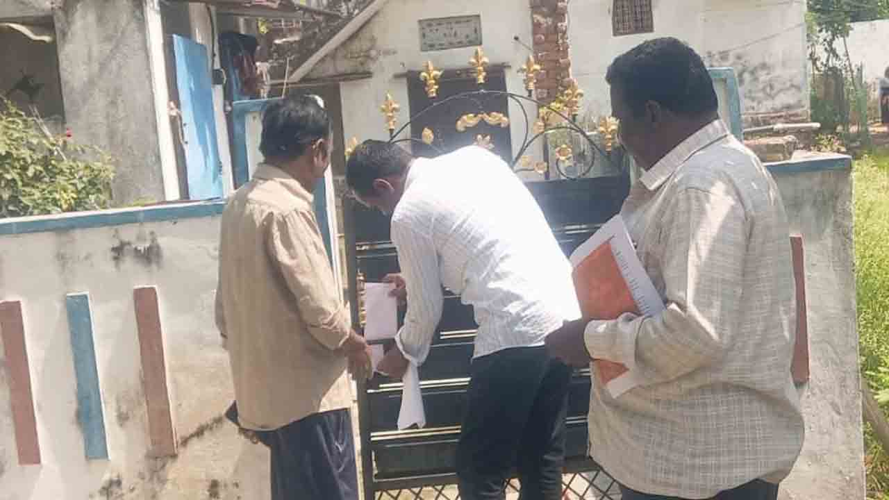 నోటీసులు హడల్‌