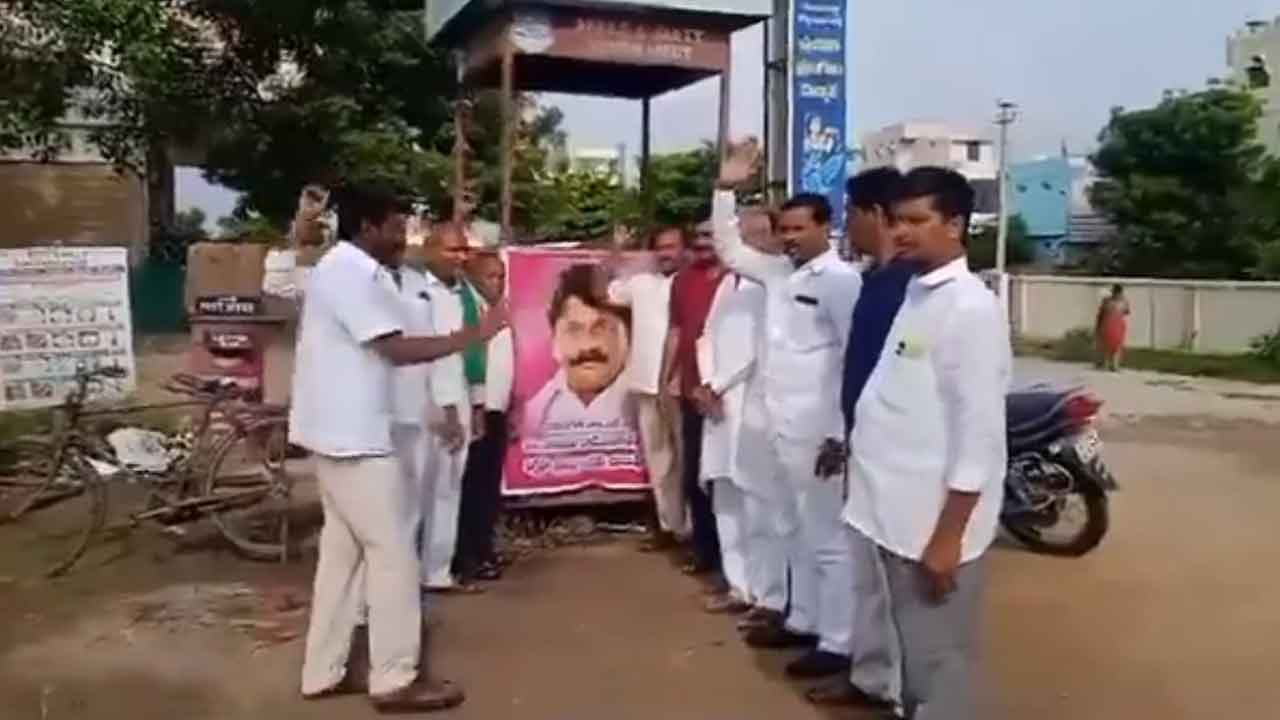 Dubbaka | దుబ్బాకలో బీఆర్ఎస్, కాంగ్రెస్ శ్రేణుల మధ్య ఉద్రిక్తత