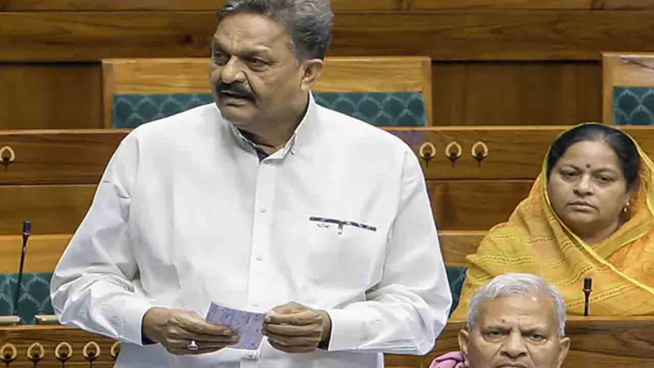 Case Against SP MP | ‘కుంభమేళాలో భారీగా గంజాయి సేవిస్తారు’.. గంజాయిని చట్టబద్ధం చేయాలన్న   ఎంపీపై కేసు