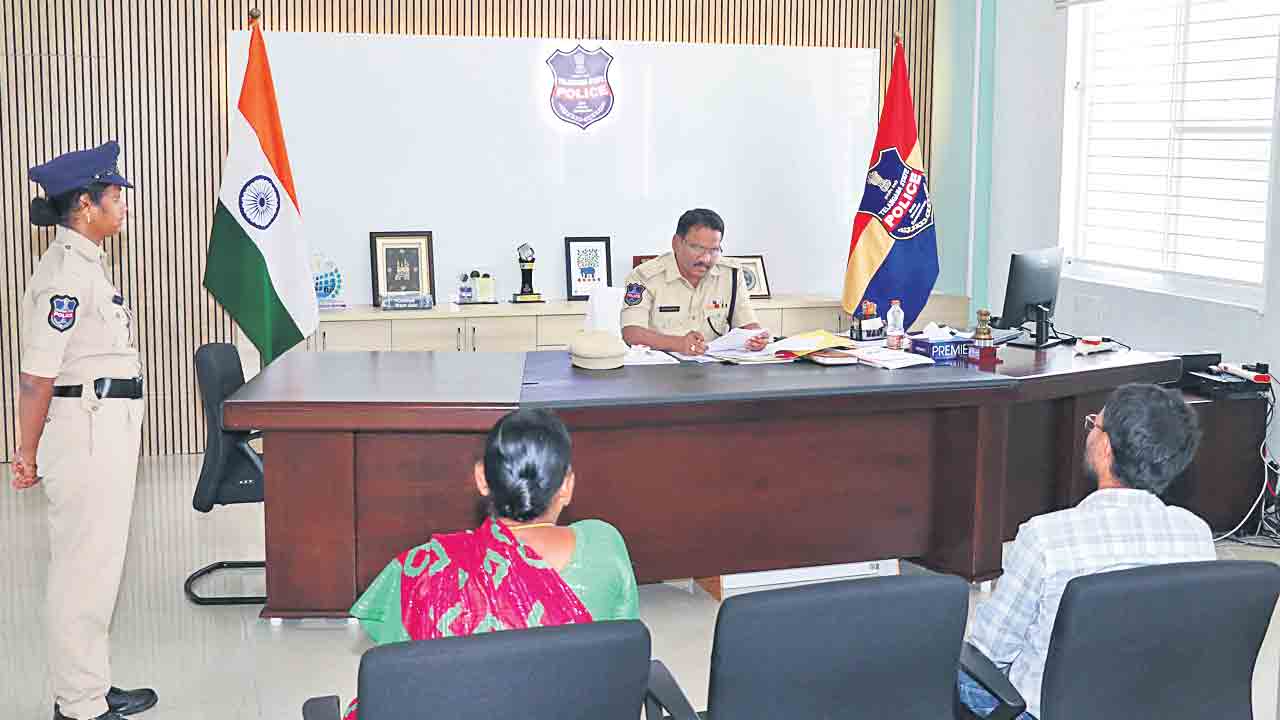 అర్జీదారుల సమస్యలు త్వరగా పరిష్కరించాలి