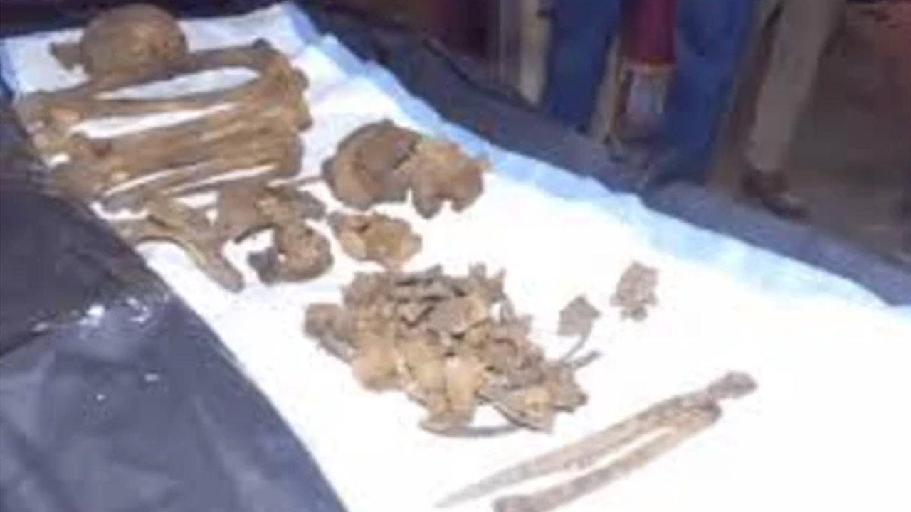 Father murder | ముప్పై ఏళ్ల క్రితం కొడుకుల చేతిలో తండ్రి దారుణహత్య.. ఇంట్లోనే సమాధి.. తాజాగా వెలుగులోకి..!