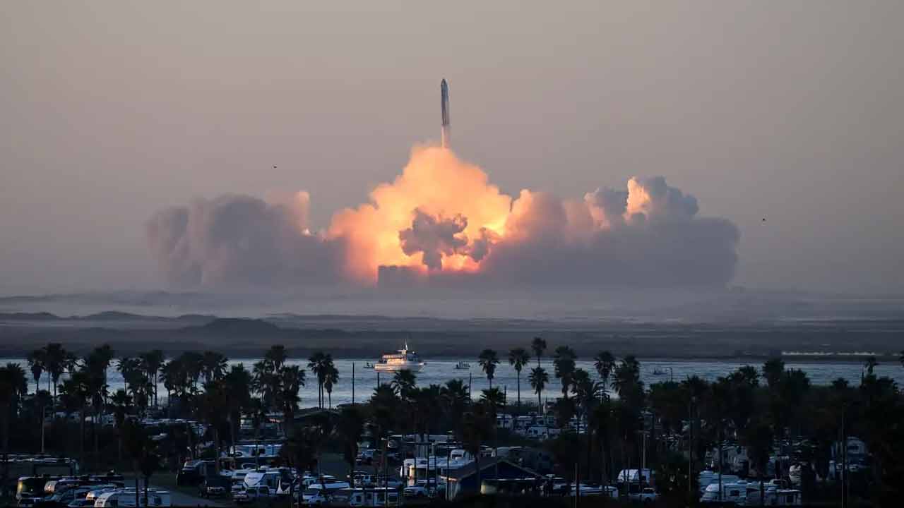 SpaceX rocket | ప్రైవేట్‌ స్పేస్‌ వాక్‌ కోసం నింగిలోకి స్పేస్‌ఎక్స్‌ రాకెట్‌