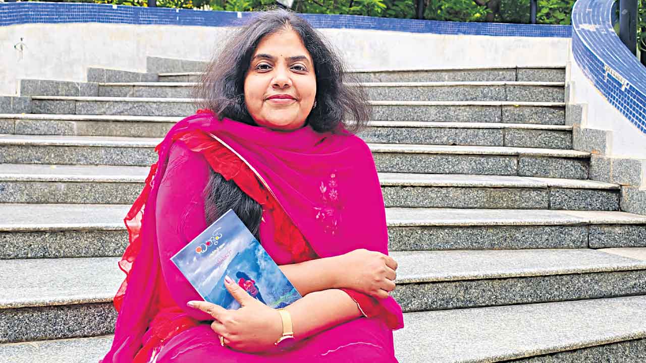 కథలు రాస్తూ.. ఊహలు నిజం చేస్తూ..