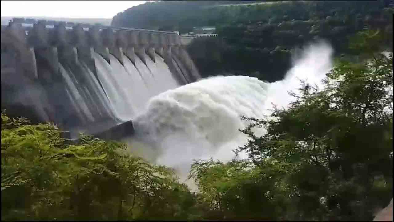 Srisailam Reservoir | శ్రీశైలం జలాశయం 6 గేట్లు ఎత్తి నీటి విడుదల