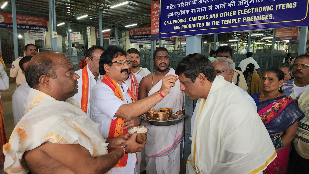 Srisailam | శ్రీశైలం మల్లన్న భక్తులకు శుభవార్త.. విభూతిధారణ కార్యక్రమం షురూ..!