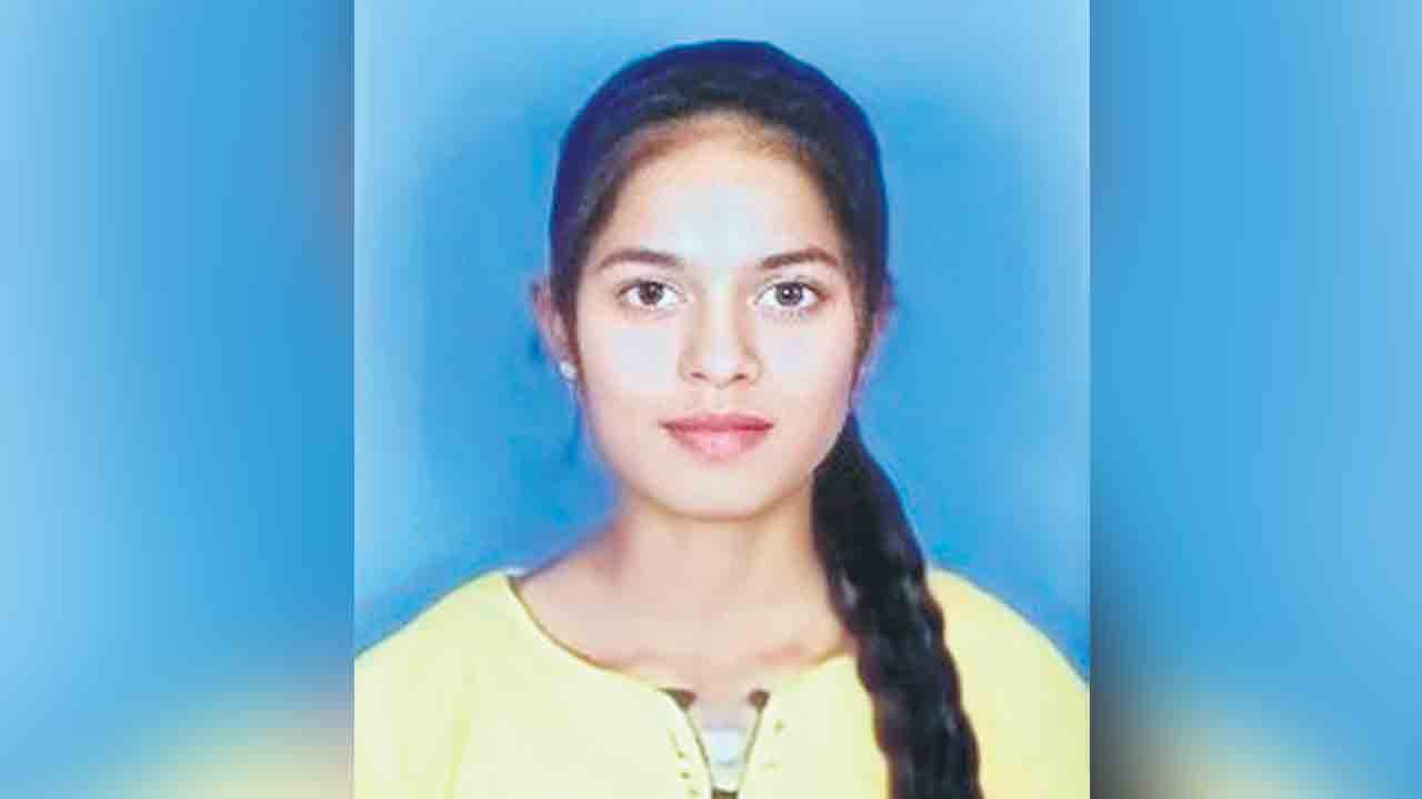 డిగ్రీ విద్యార్థిని ఆత్మహత్య