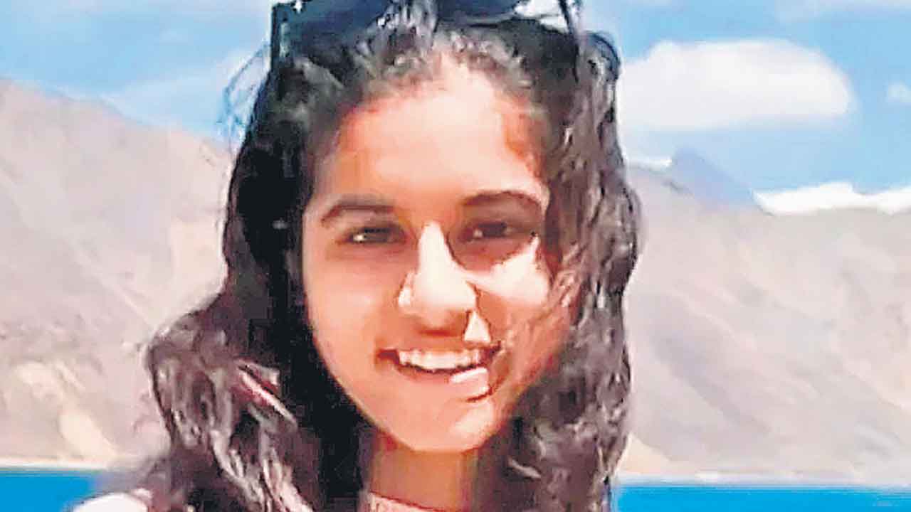 ఐపీఎస్‌ అధికారి కుమార్తె అనుమానాస్పద మృతి