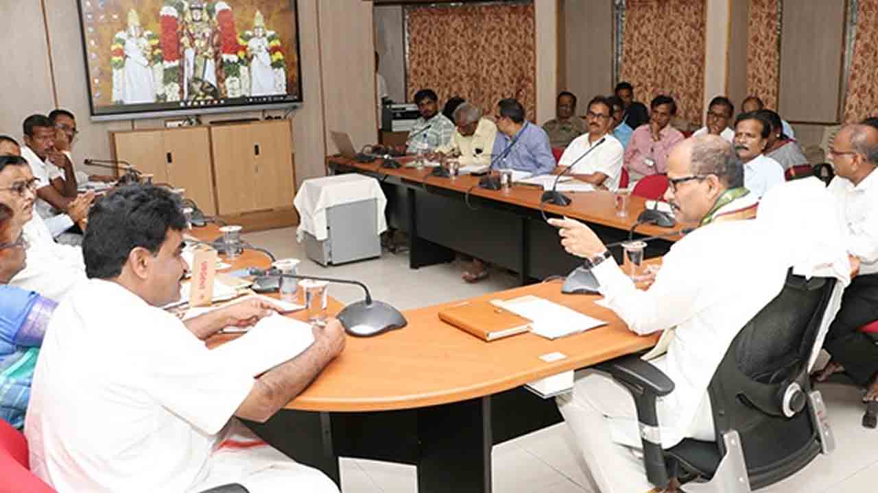 TTD | తిరుమలలో గరుడ సేవ రోజున అన్ని సేవలు రద్దు : టీటీడీ