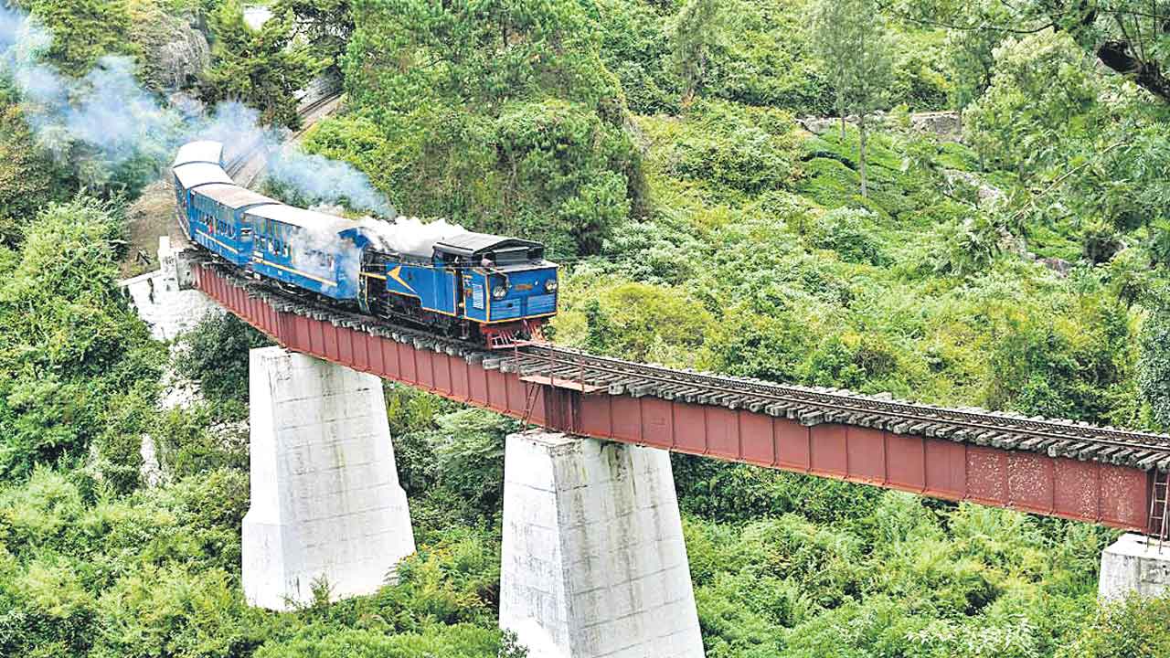 Most Scenic Rail Journeys | దేశంలో అత్యంత అందమైన ఆరు రైలు ప్రయాణాలివే!