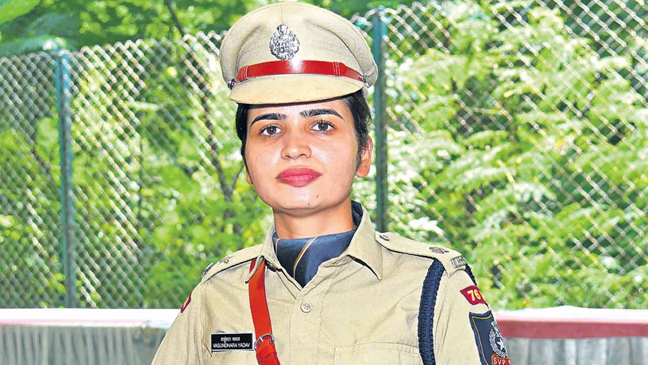 ఓటమిని జయించి.. ఐపీఎస్‌ సాధించి