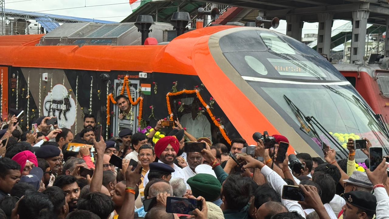 Vande Bharat | నమో ర్యాపిడ్‌ రైల్‌ సహా వందే భారత్‌ ఎక్స్‌ప్రెస్‌లను ప్రారంభించిన ప్రధాని మోదీ..