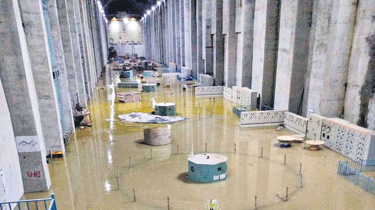 Telangana | వట్టెం పంప్‌హౌస్‌ మునక.. వరద నీటిలో పది బాహుబలి మోటర్లు