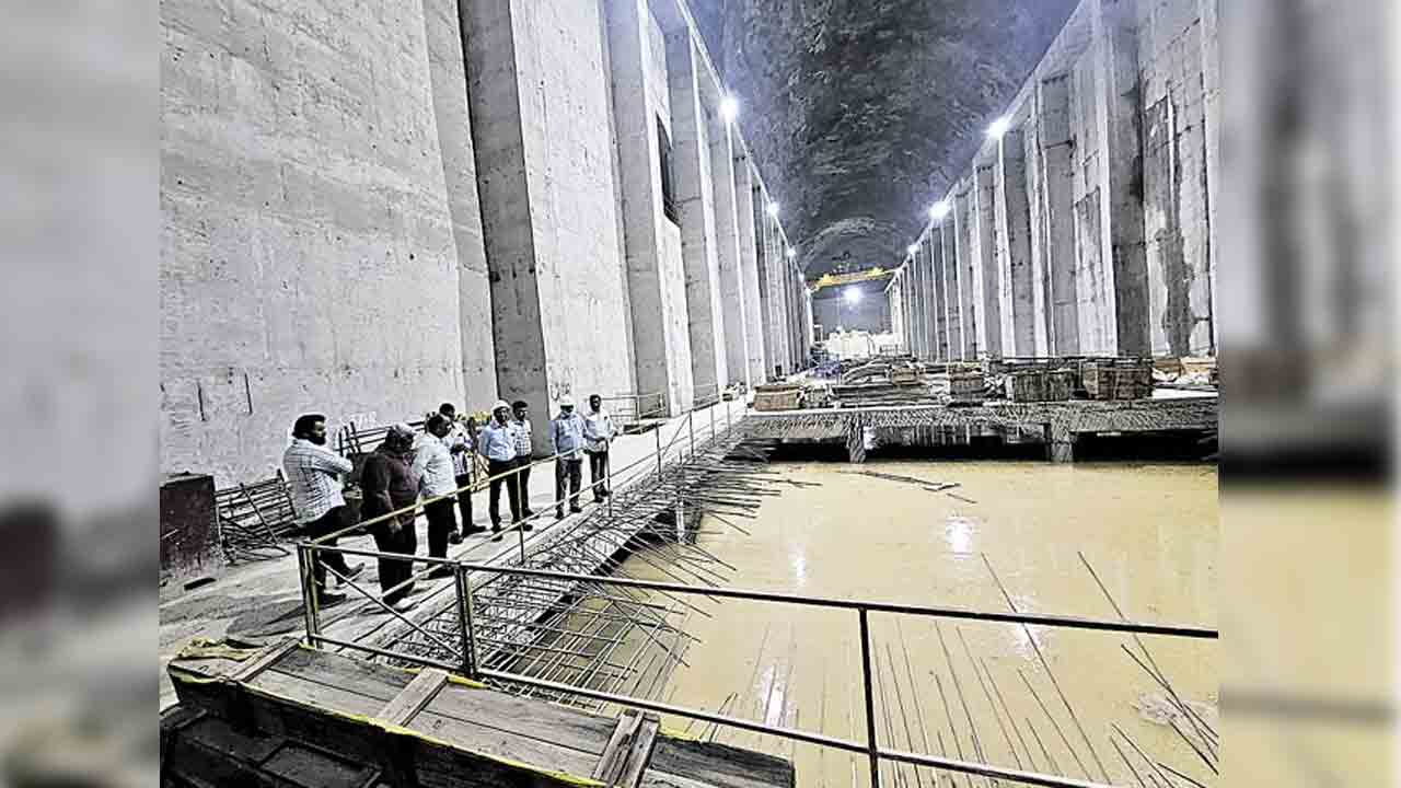 Vattem Pump House | చెరువుల వరద సర్జిపూల్‌లోకి.. నీట మునిగిన వట్టెం పంప్‌హౌస్‌