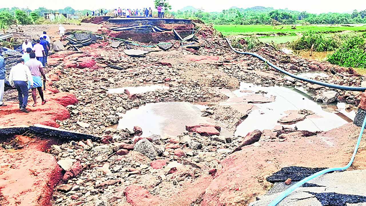 నేడు మానుకోటకు కేంద్ర బృందం