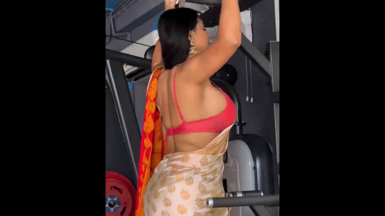 GYM workouts in Saree | చీరకట్టులో మహిళల జిమ్‌ వర్కవుట్స్.. నెట్టింట వీడియో వైరల్‌..!