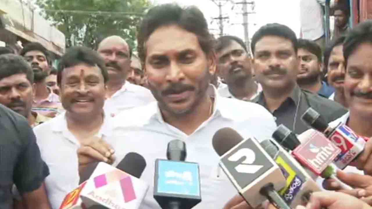 YS Jagan | చంద్రబాబు ఇంట్లో ఉండలేని పరిస్థితులు.. కాబట్టే కలెక్టరేట్‌లో ఉండి బిల్డప్‌లు : వైఎస్‌ జగన్‌
