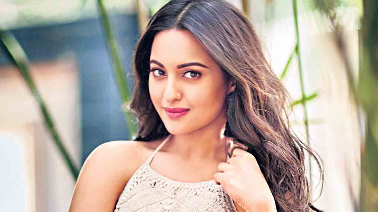 Sonakshi Sinha | దిష్టి తగులుతుందని చెప్పలేదు: సోనాక్షి సిన్హా