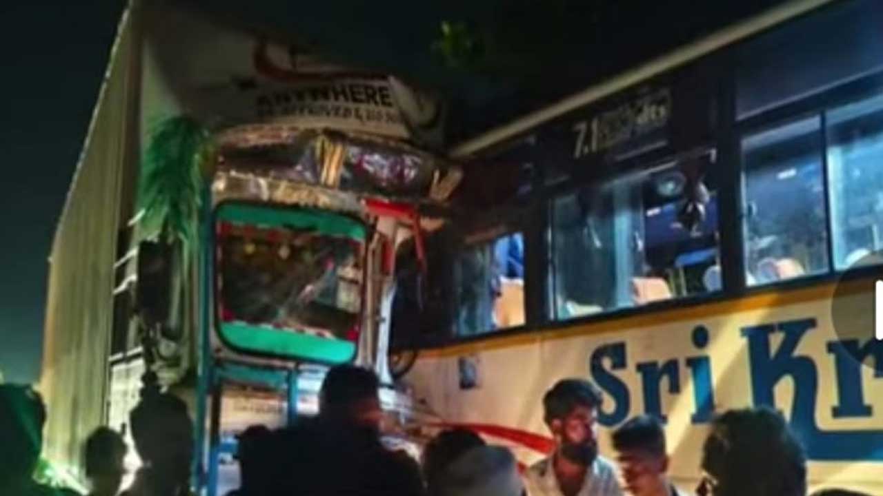 Road Accident | ట్రావెల్స్‌ బస్సును ఢీకొట్టిన కంటైనర్‌ లారీ.. ఖమ్మం వాసులు ఇద్దరు మృతి