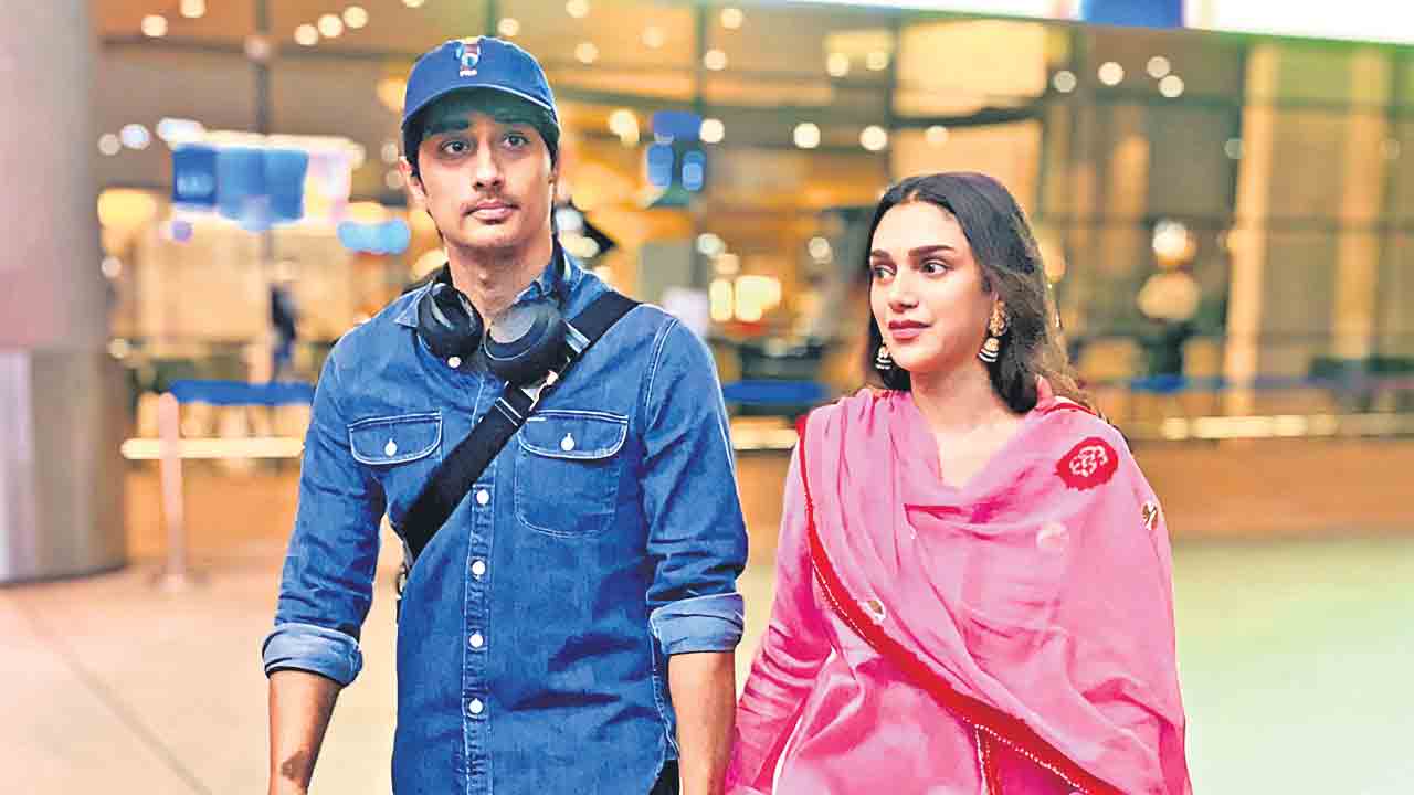 కొత్త జంట చెట్టాపట్టాల్‌