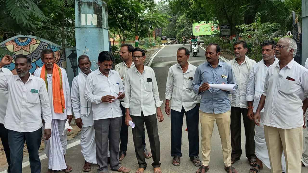 Adilabad | సిమెంటు పరిశ్రమకు భూములు ఇచ్చే ప్రసక్తే లేదు.. కలెక్టరేట్‌ ఎదుట రైతుల ఆందోళన