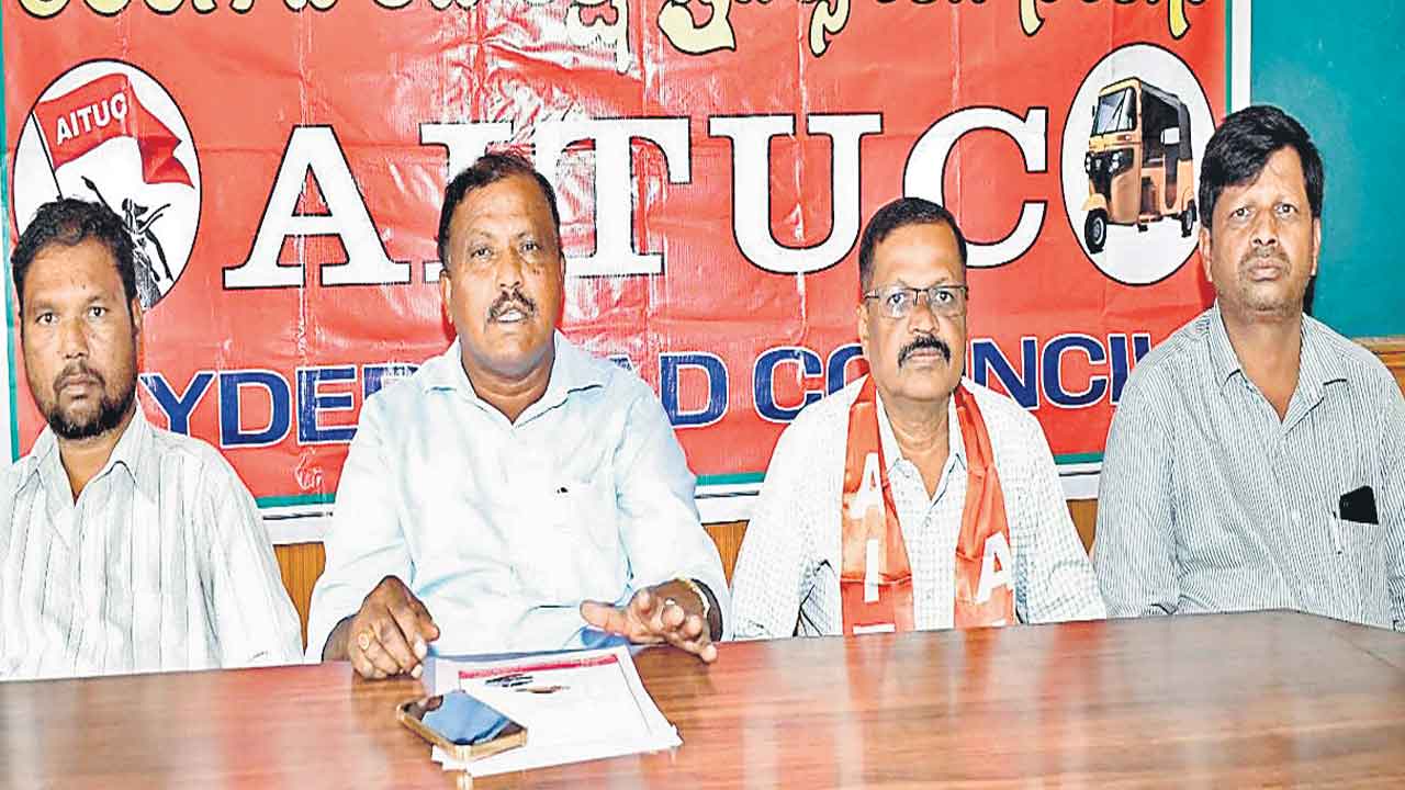 కొత్త ఆటోలకు పర్మిట్లు ఇవ్వాలి