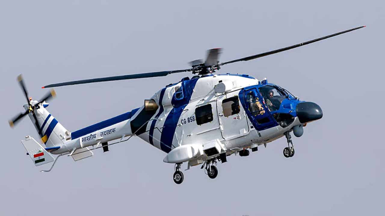 ALH Helicopter: అరేబియా స‌ముద్రంలో హెలికాప్ట‌ర్ ఎమ‌ర్జెన్సీ ల్యాండింగ్‌..  ముగ్గురు సిబ్బంది మిస్సింగ్‌