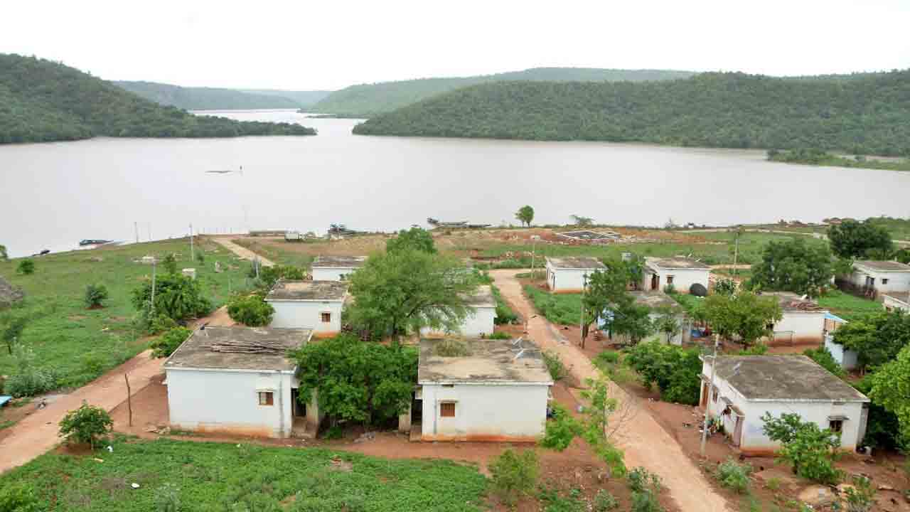 Amaragiri | పర్యాటకశాఖ మంత్రి ఇలాకలో పర్యాటక గ్రామానికి దారే లేదు..