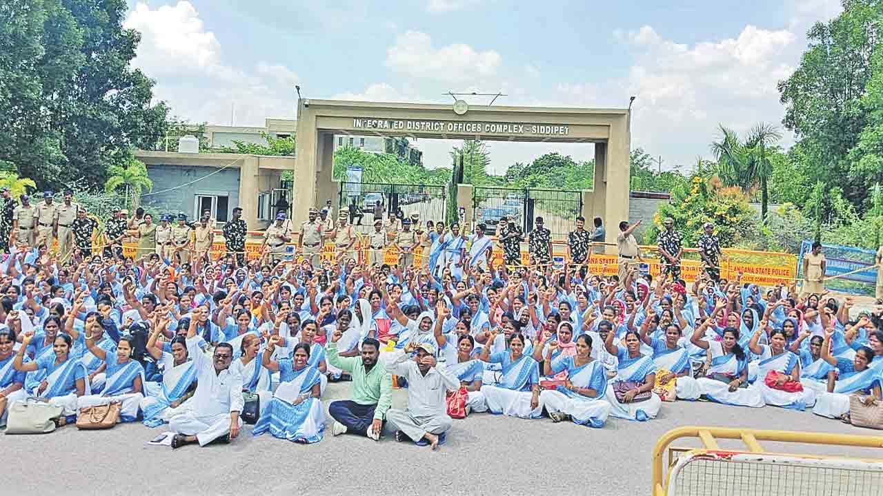 ఆశ వర్కర్ల సమస్యలు పరిష్కరించాలి