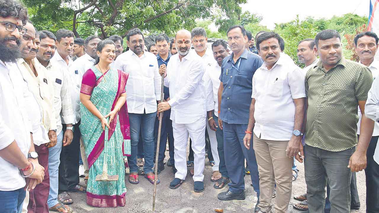 కమ్యూనిటీ భవనాలను వేగంగా పూర్తి చేయాలి