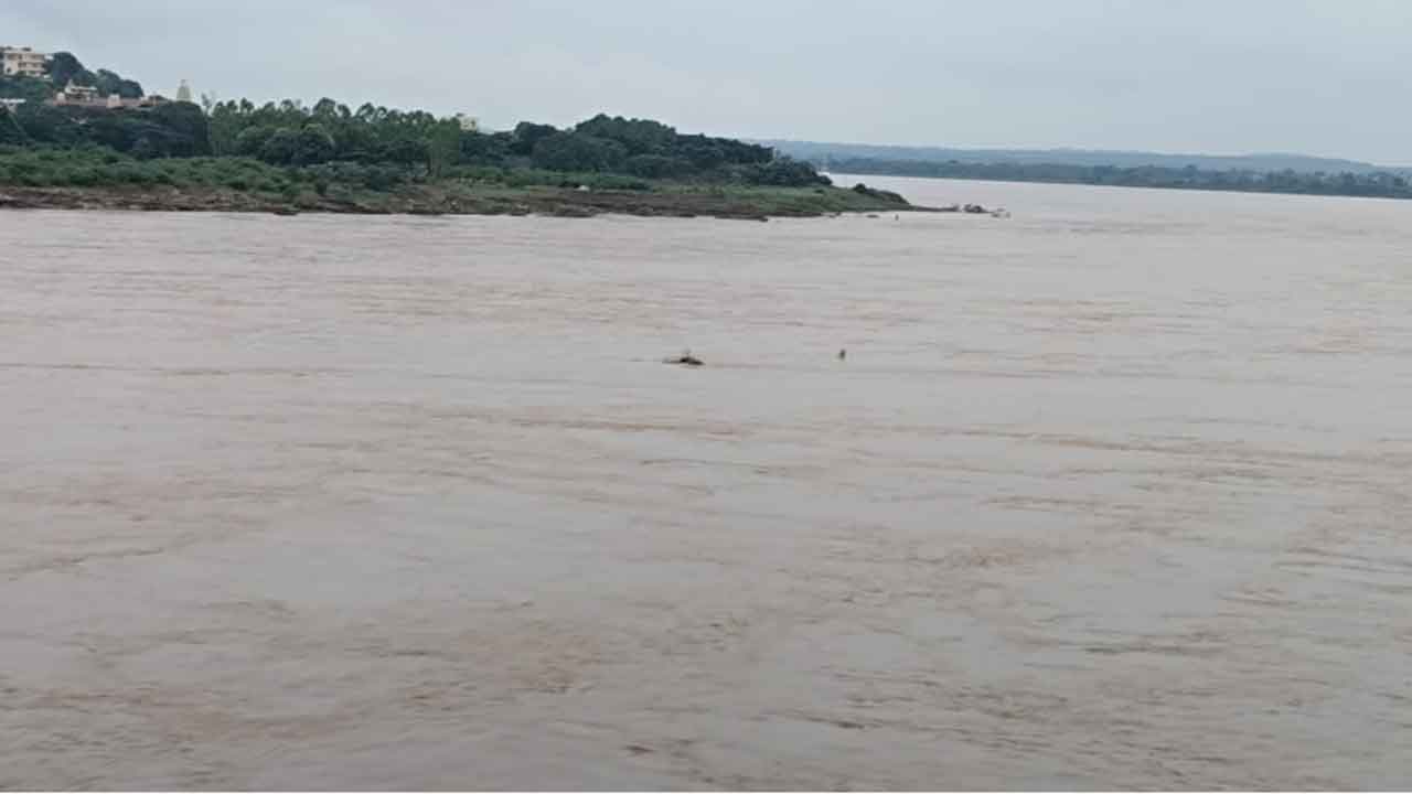 Heavy rains | భద్రాచలం వద్ద పెరుగుతున్న గోదావరి నీటిమట్టం