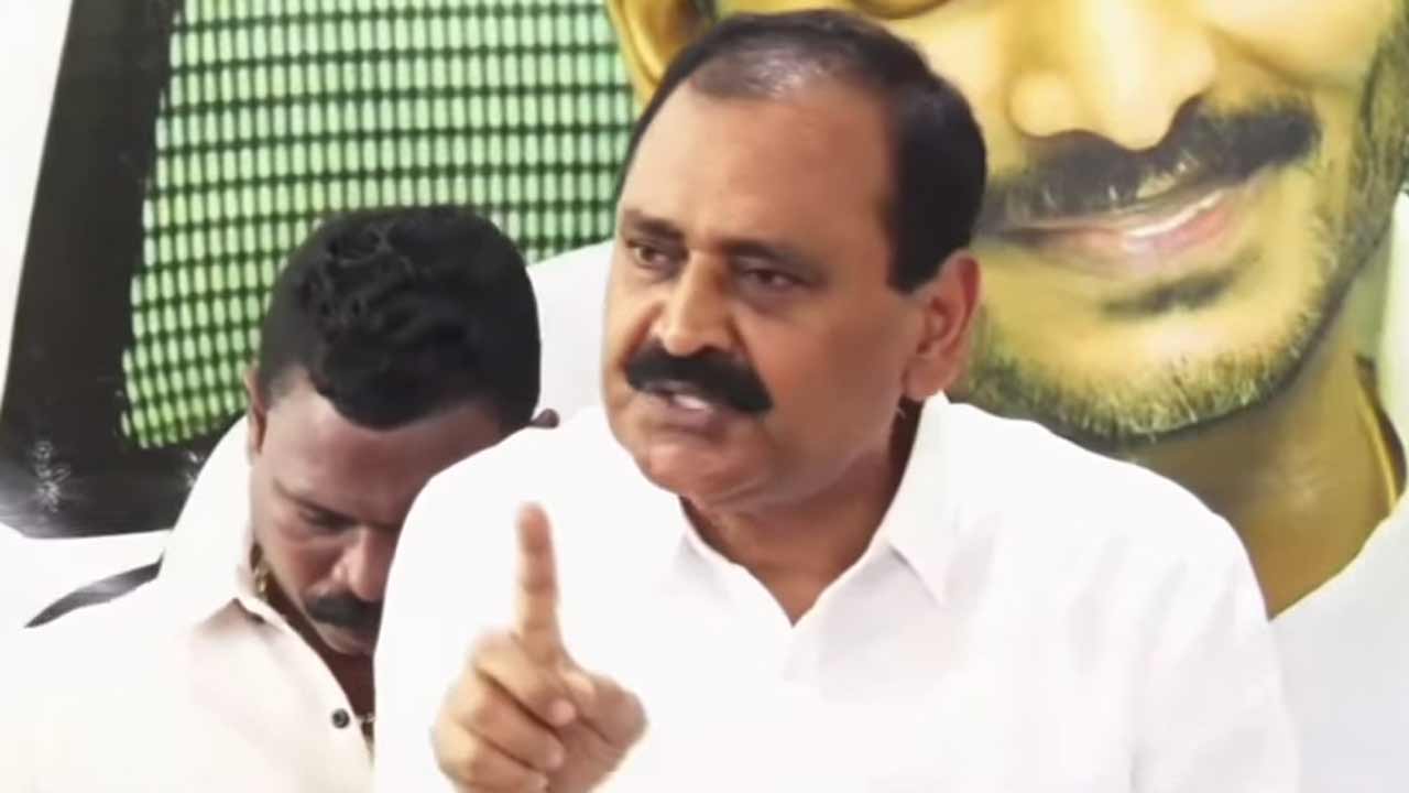 Bhumana Karunakar Reddy | భూమన వ్యాఖ్యలపై స్వామీజీల ఆగ్రహం.. అలిపిరి వద్ద జగన్‌ను అడ్డుకుంటామని హెచ్చరిక