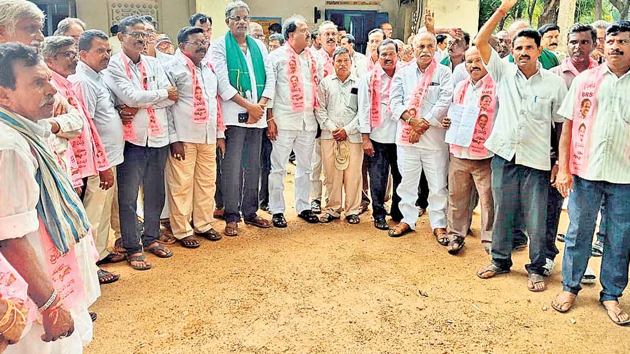 ఎన్నెస్పీ జలాలు విడుదల చేయాలి