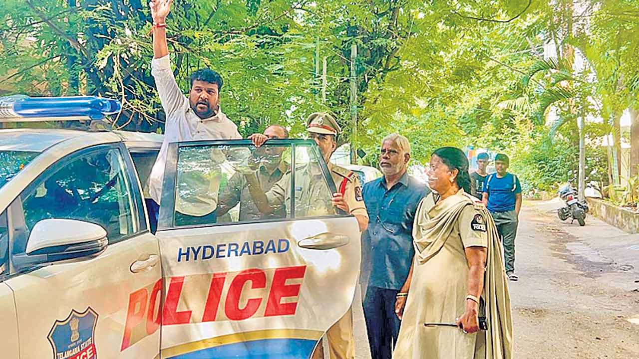 బీఆర్‌ఎస్వీ నాయకుల ముందస్తు అరెస్టులు