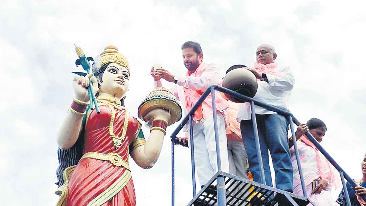 కాంగ్రెస్‌ సర్కారు తీరుపై బీఆర్‌ఎస్‌ శ్రేణుల కన్నెర్ర