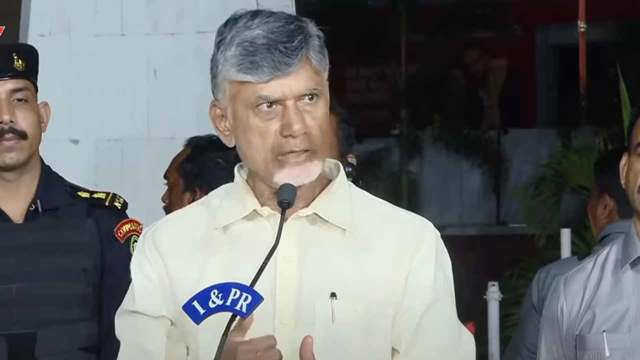 Chandrababu | 5 నిమిషాలు వచ్చి షో చేసి వెళ్లాడు.. వరద బాధితులకు ఒక్క ఆహార పొట్లమైనా ఇచ్చాడా? వైఎస్ జగన్పై చంద్రబాబు సీరియస్