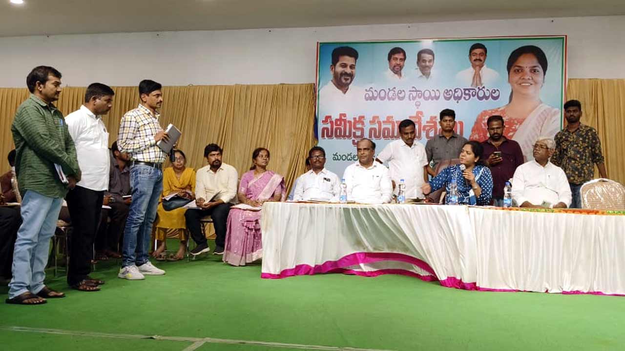 Telangana | పనిచేయడం ఇష్టం లేకపోతే బదిలీ చేసుకోండి.. విద్యుత్ ఉద్యోగులతో ఎమ్మెల్యే పర్ణికా రెడ్డి