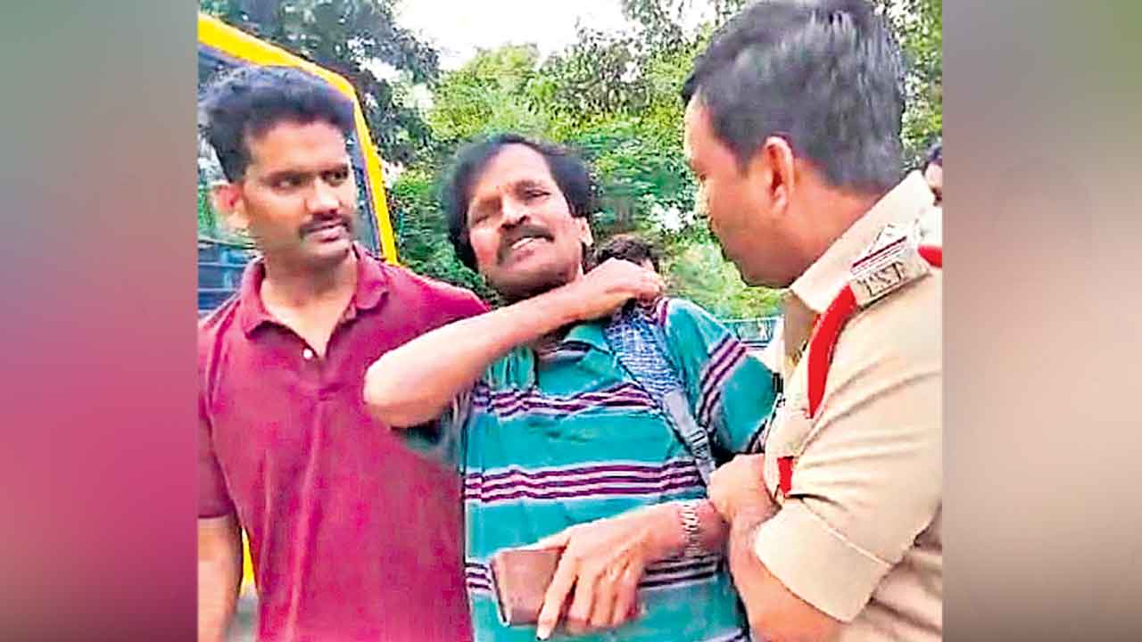 పౌరహక్కుల నేతల అరెస్ట్‌