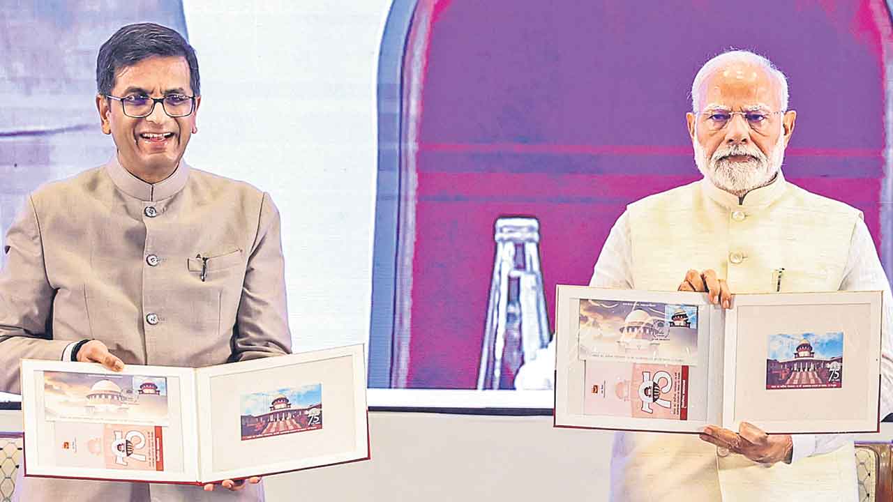 జిల్లా న్యాయవ్యవస్థ సబార్డినేట్‌ కాదు!