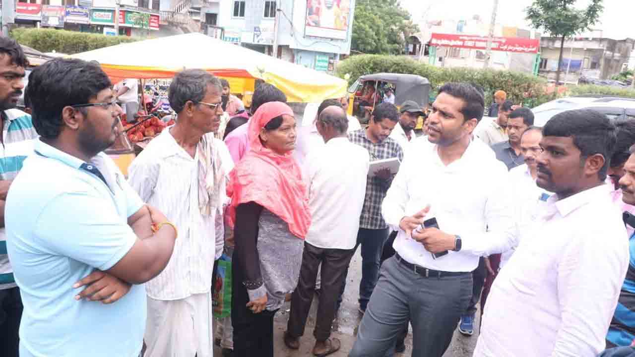 మున్నేరు ముంపు ప్రాంతాల్లో నష్టం వివరాలను సేకరిస్తున్నాం..