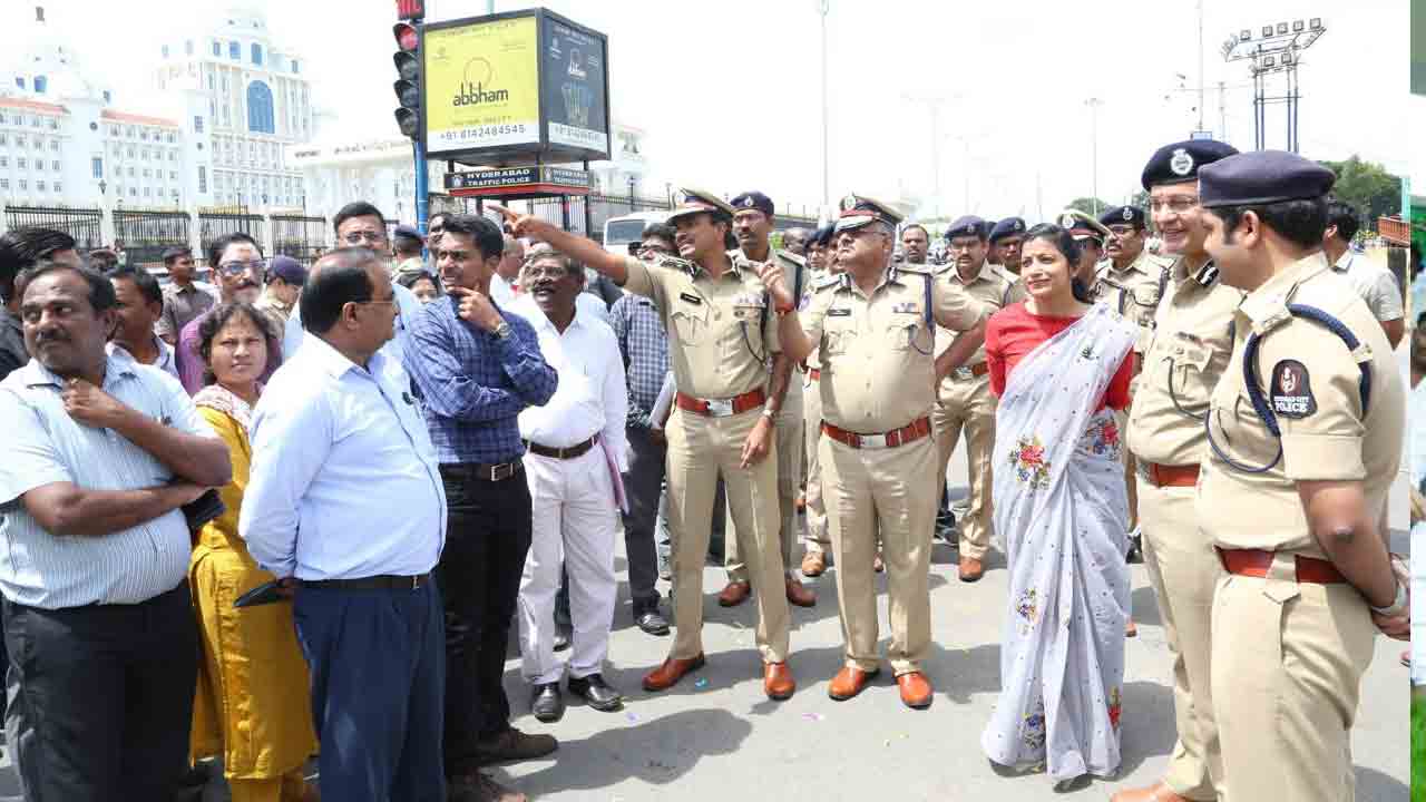 CV Anand | మ‌ధ్యాహ్నం 1.30 లోపే ఖైర‌తాబాద్ వినాయ‌కుడి నిమ‌జ్జ‌నం పూర్తి చేస్తాం : సీపీ సీవీ ఆనంద్